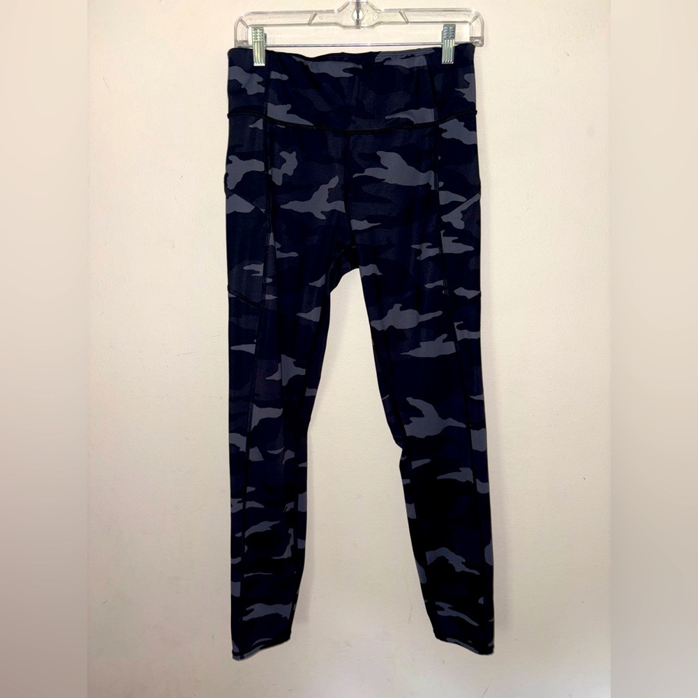 Athleta Camo Contender 7/8 Tight w/ Pockets Size MT